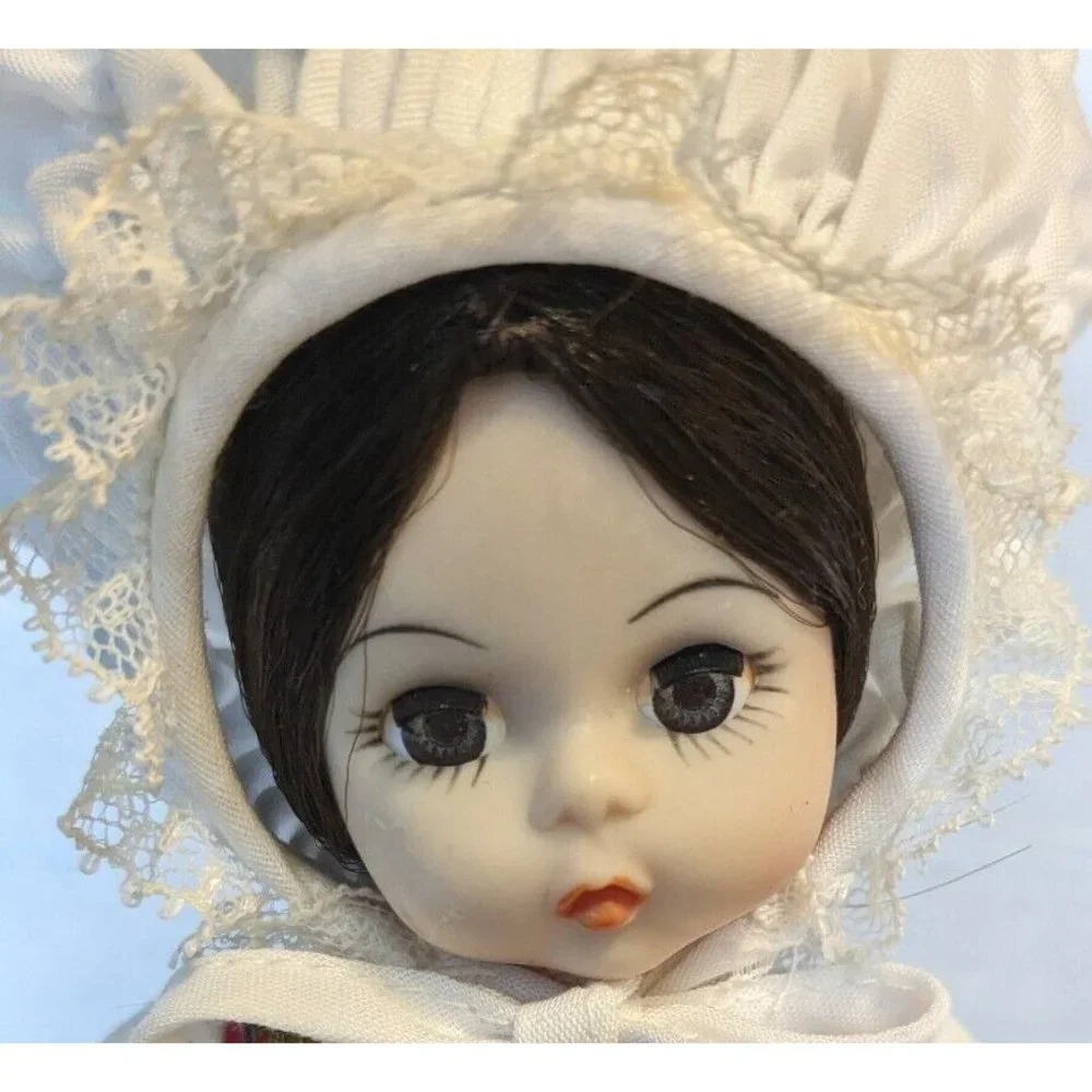 Madame Alexander Norway Vtg Doll & Stand 1977 International Brunette Pretty Girl